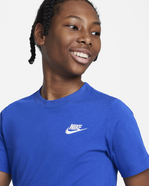 Спортна тениска Nike B NSW TEE EMB FUTURA